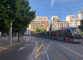 Primer viaje comercial del tranvía con unidad acoplada